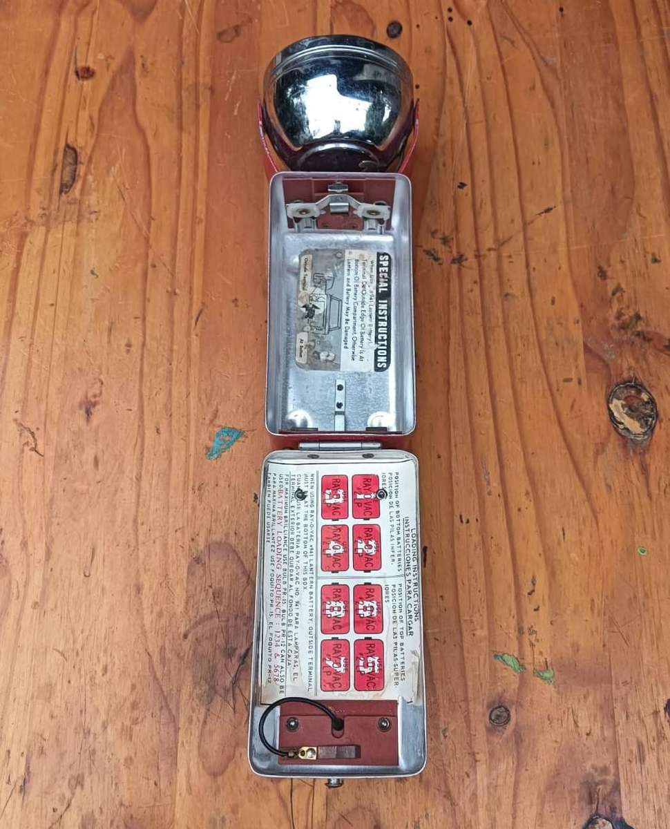 Best Flashlight Ever Made! A Vintage 1950s Ray-O-Vac Hunter Lamp (also called the French Flasher)