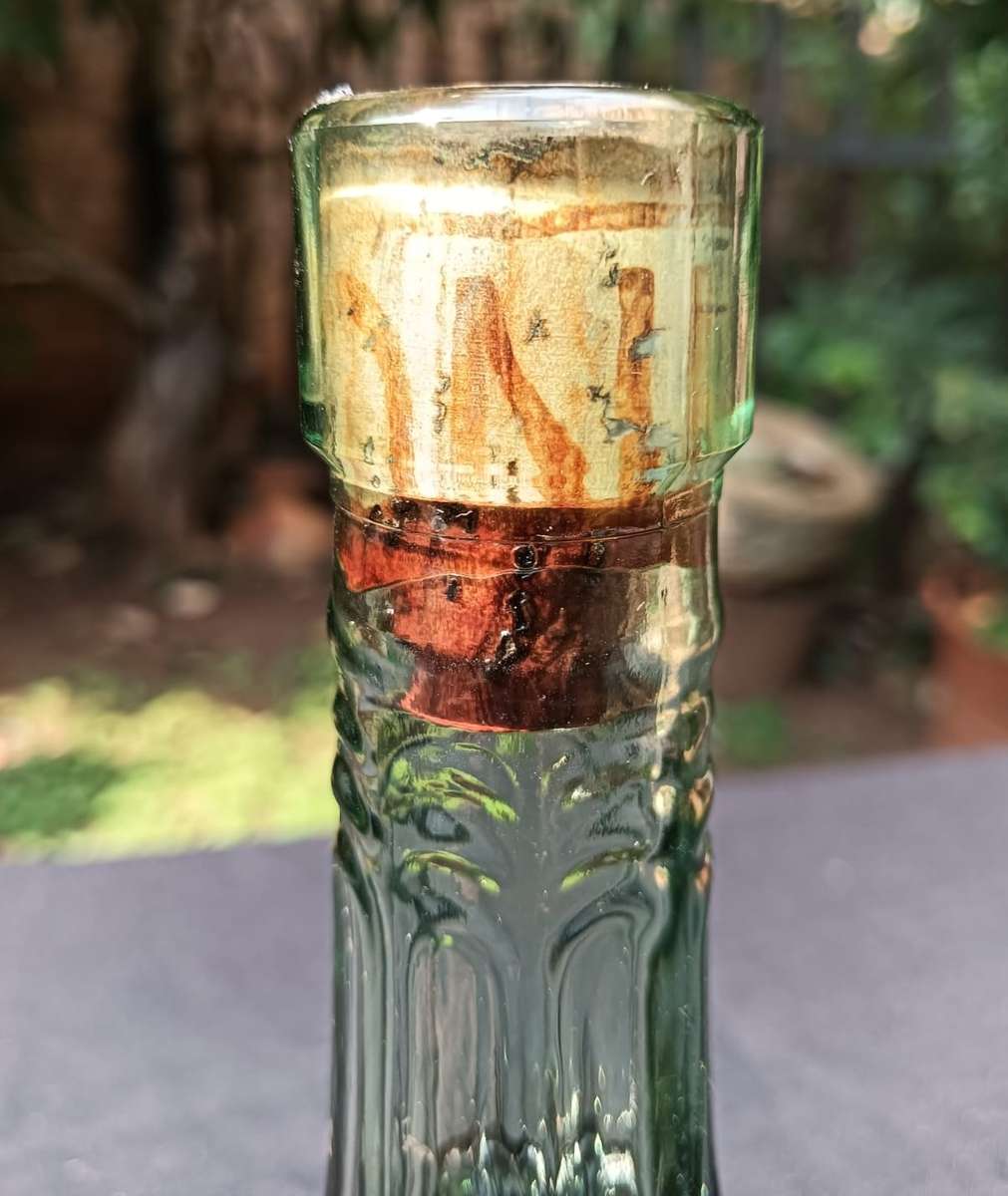 Vintage 1970s Sealed Chianti Italian Red Wine Bottle 750ml Genie Shaped Cevin Green Glass No 1 of 2