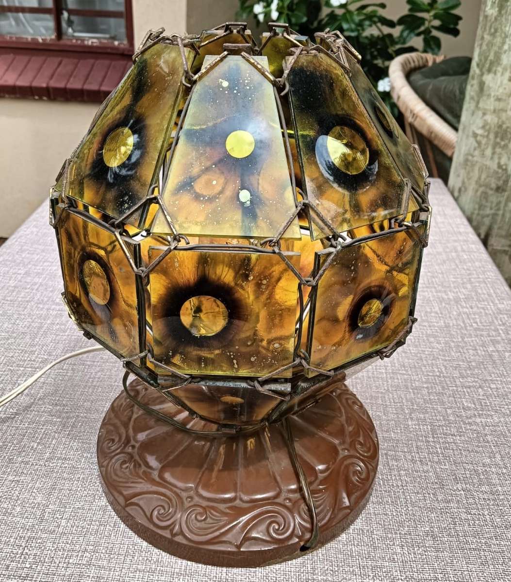 Beautiful Vintage Nonagon (9-Sided) Lamp with 27 Starburst Yellow Orange Glass Panels Working!