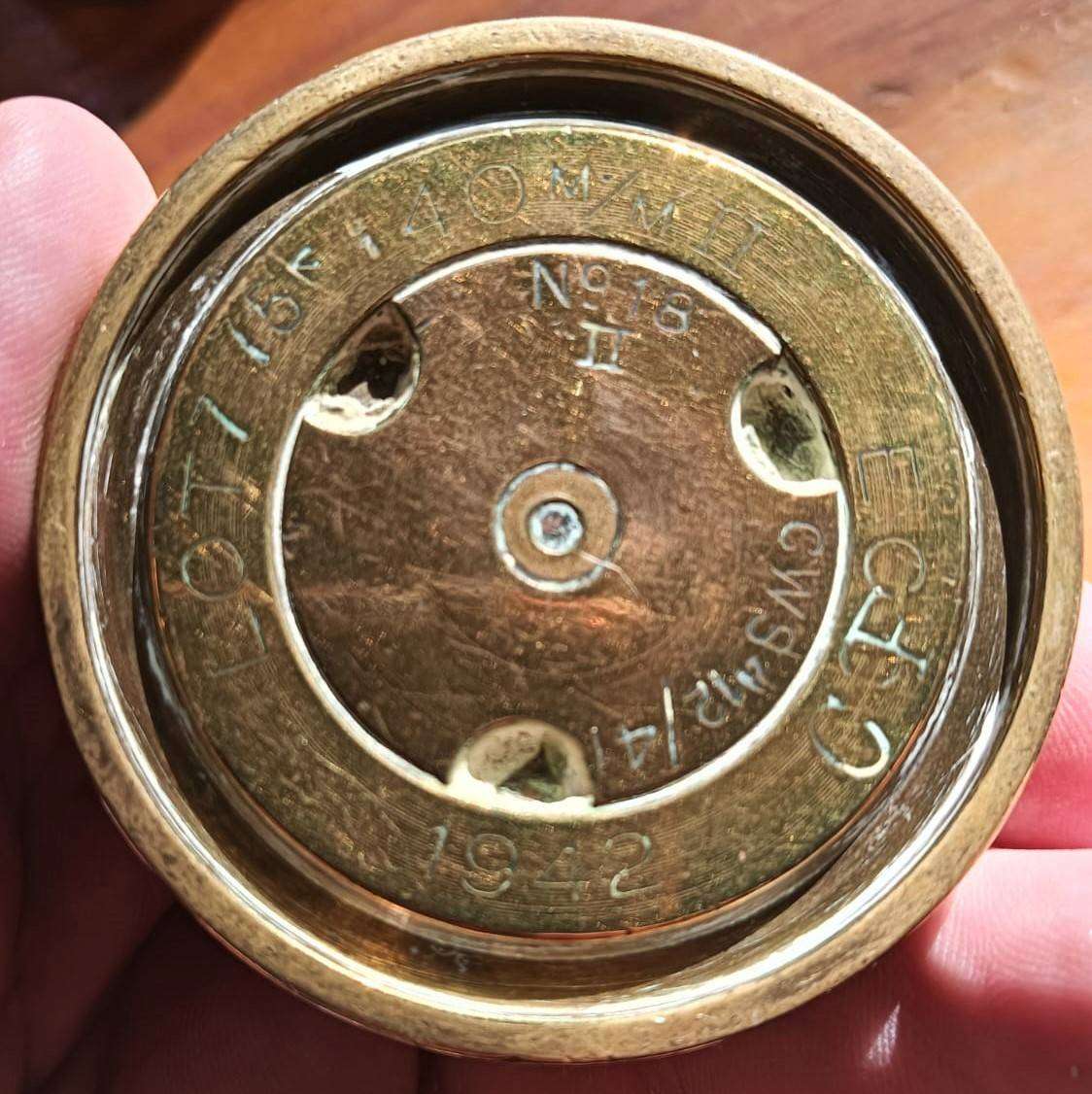 British WW2 1942 Bofors 40mm Brass Shell Casing with United States Bald Eagle Army Button Centre