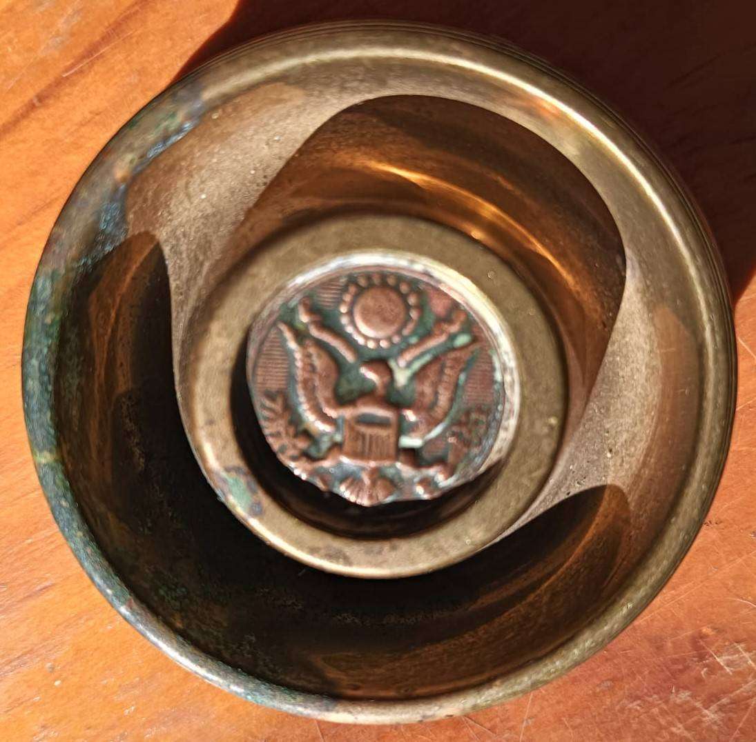 British WW2 1942 Bofors 40mm Brass Shell Casing with United States Bald Eagle Army Button Centre