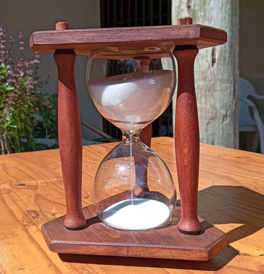 Vintage Wooden Framed 15 Min Sand Timer  Retro Looking, Decorative and Functional