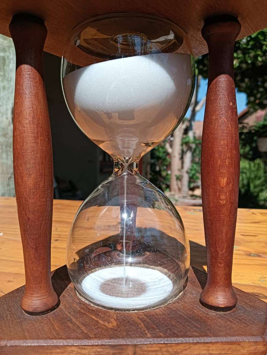 Vintage Wooden Framed 15 Min Sand Timer  Retro Looking, Decorative and Functional