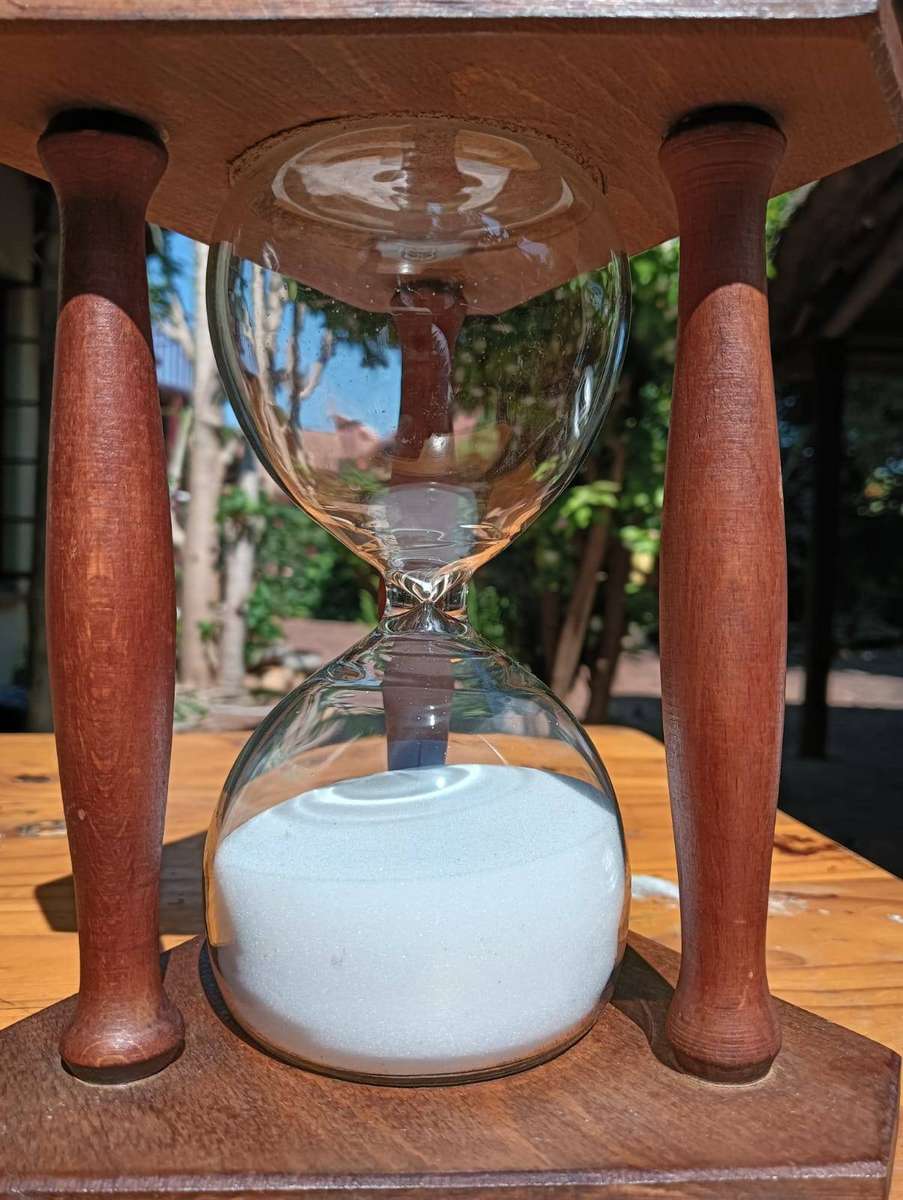 Vintage Wooden Framed 15 Min Sand Timer  Retro Looking, Decorative and Functional