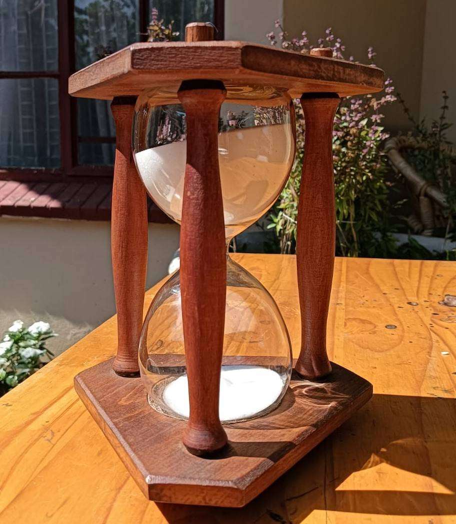 Vintage Wooden Framed 15 Min Sand Timer  Retro Looking, Decorative and Functional