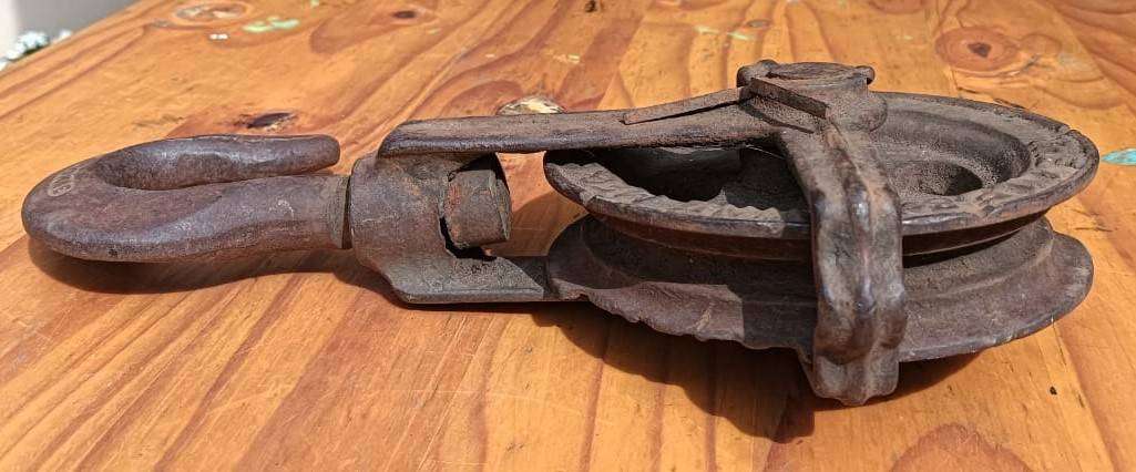 Antique (c1883-1963) Yale & Towne ½ Ton Cast Iron Pulley Chain Block and Hook  Turns Freely