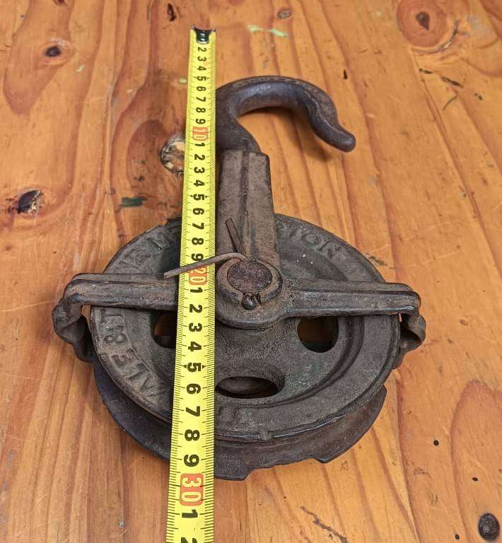 Antique (c1883-1963) Yale & Towne ½ Ton Cast Iron Pulley Chain Block and Hook  Turns Freely