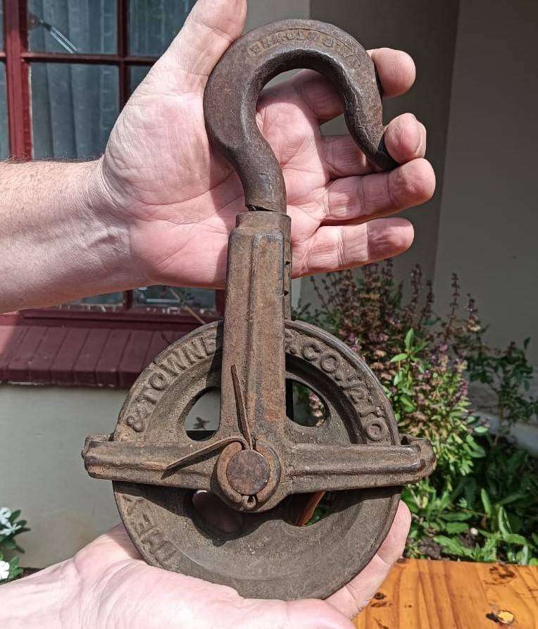 Antique (c1883-1963) Yale & Towne ½ Ton Cast Iron Pulley Chain Block and Hook  Turns Freely