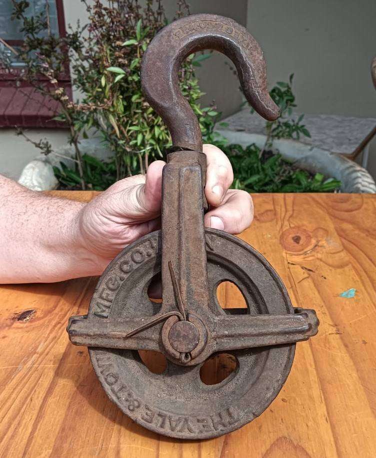 Antique (c1883-1963) Yale & Towne ½ Ton Cast Iron Pulley Chain Block and Hook  Turns Freely