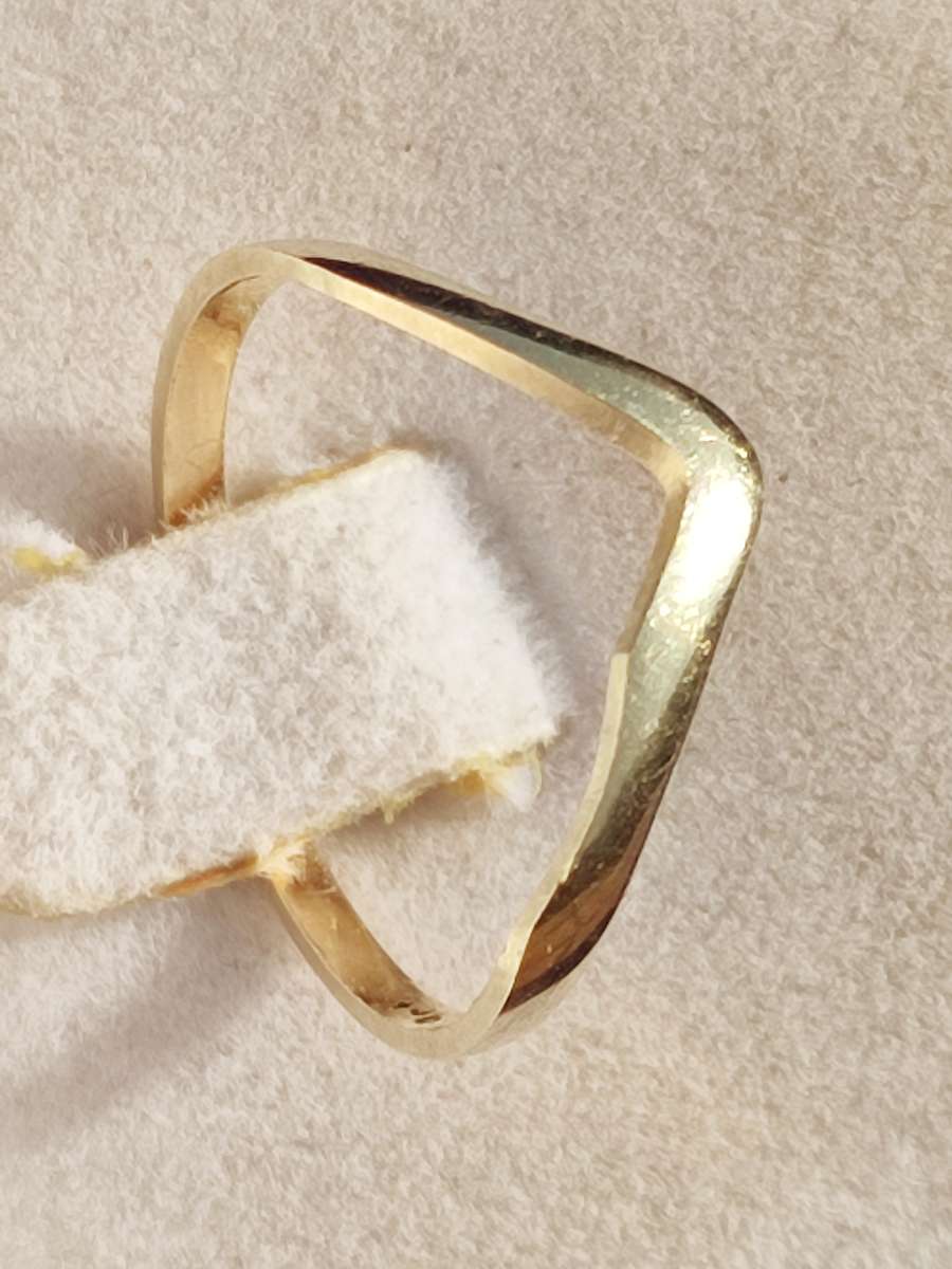 9ct Gold Wishbone Ring