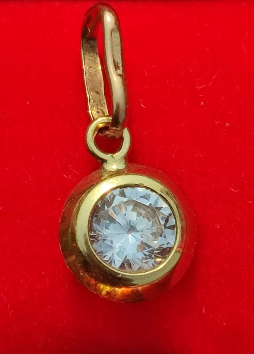 9ct Gold Single Stone Pendant