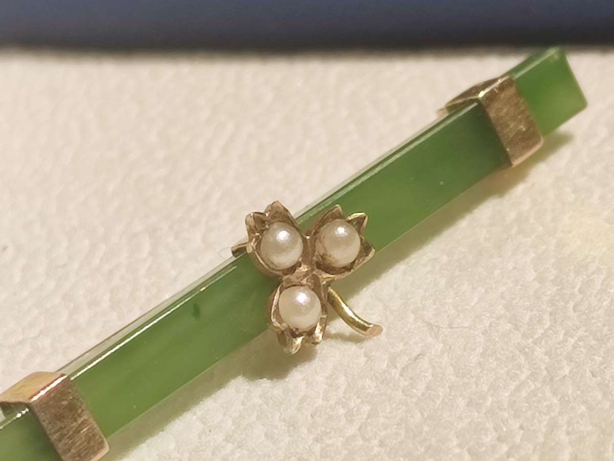 Estate Find Jade 9ct Gold Bar Brooch