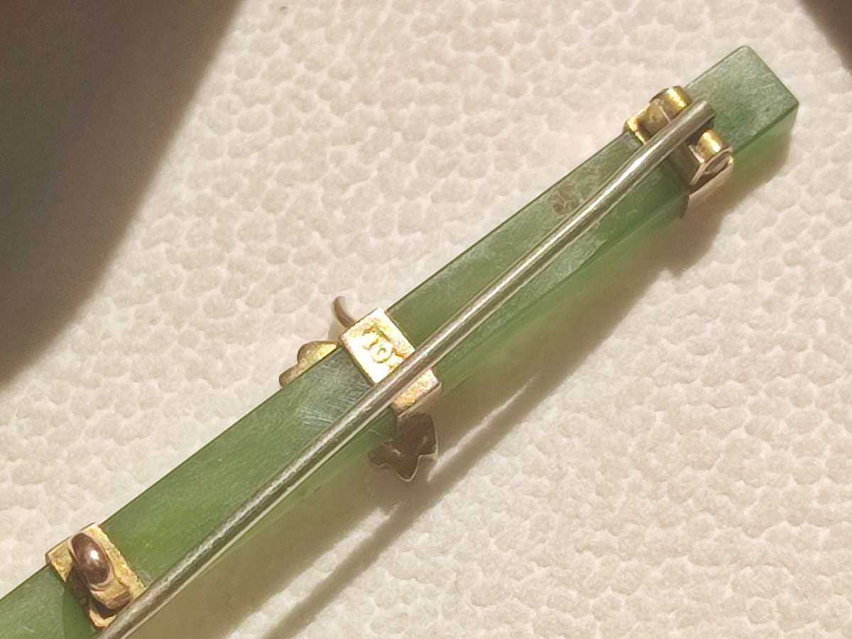Estate Find Jade 9ct Gold Bar Brooch