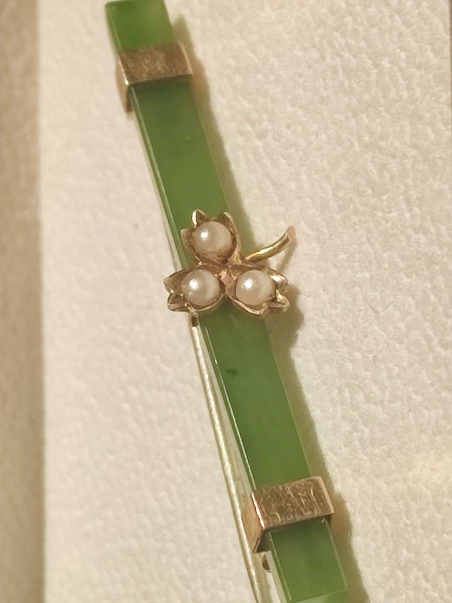Estate Find Jade 9ct Gold Bar Brooch