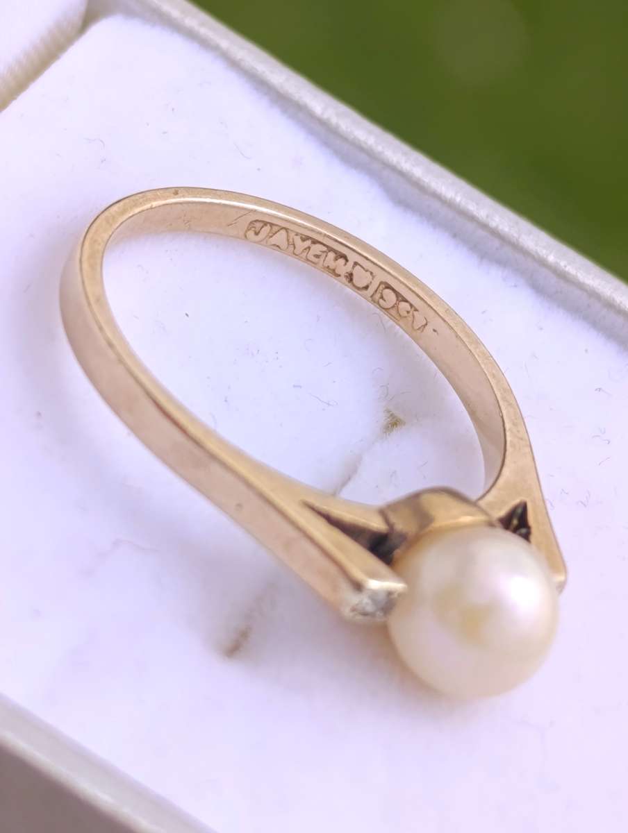 9ct Gold Vintage Diamond Pearl Ring