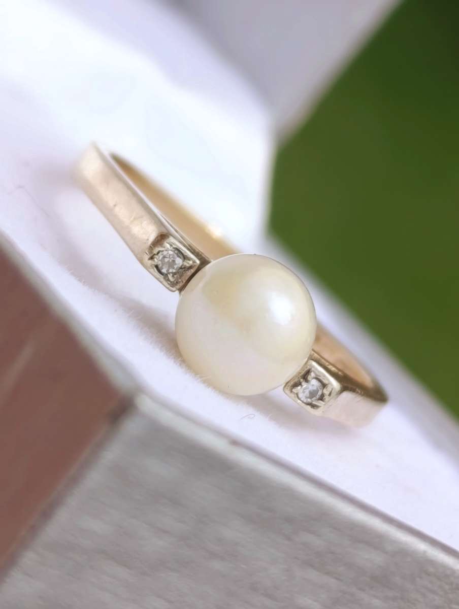 9ct Gold Vintage Diamond Pearl Ring