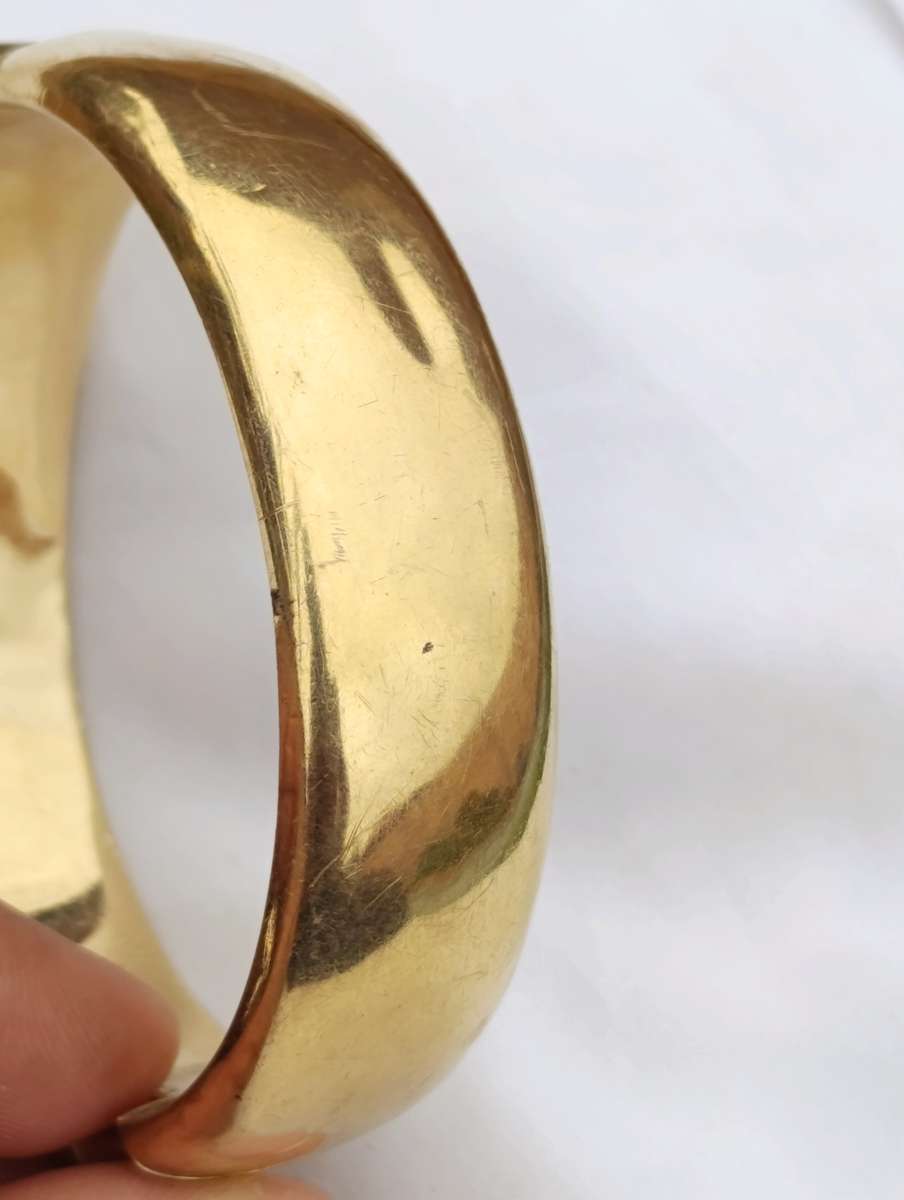 Thick 9ct Metal Core Vintage Bangle