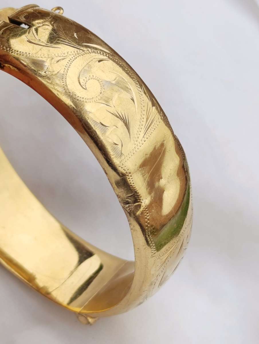 Thick 9ct Metal Core Vintage Bangle