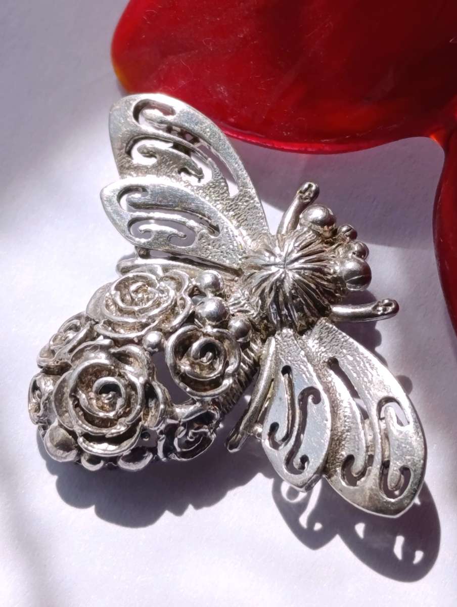 Jenna Clifford Large Sterling Bumblebee Pendant