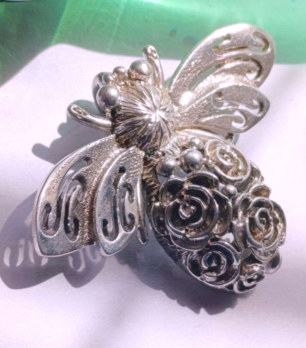 Jenna Clifford Large Sterling Bumblebee Pendant