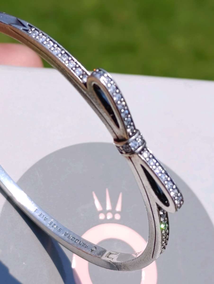 Pandora Sparkling Bow Bangle