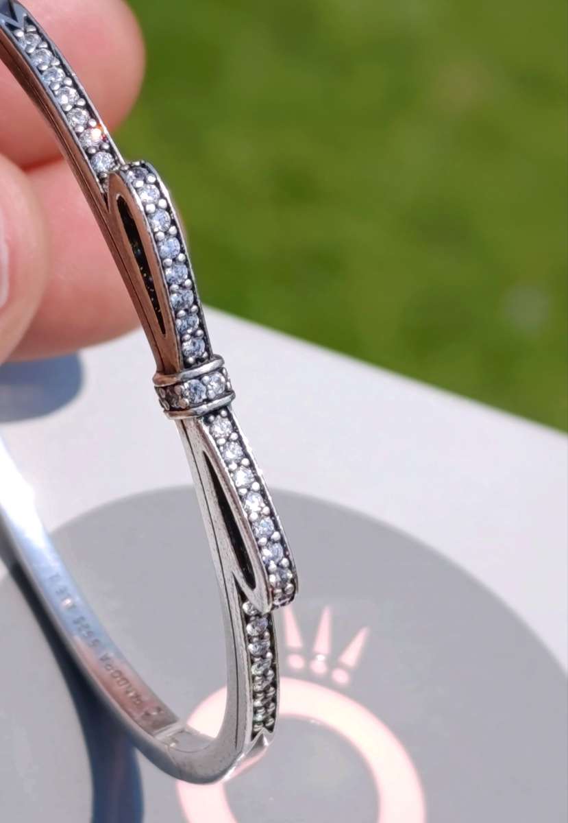 Pandora Sparkling Bow Bangle
