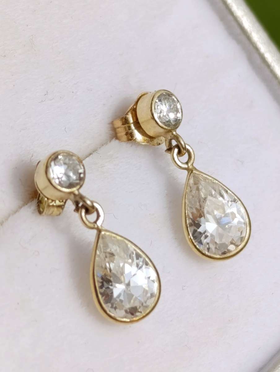 9ct Gold Teardrop Stud Earrings