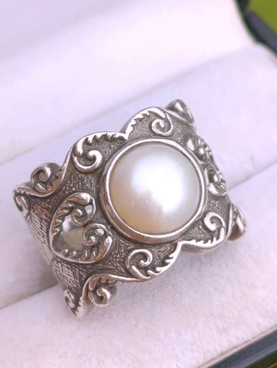 Vintage Elegant Sterling Mabe Pearl Ring
