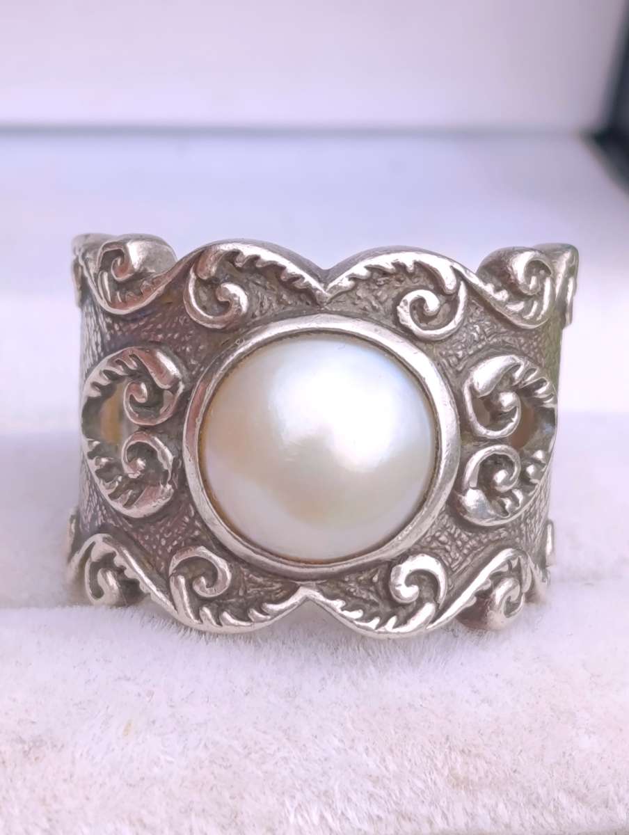 Vintage Elegant Sterling Mabe Pearl Ring