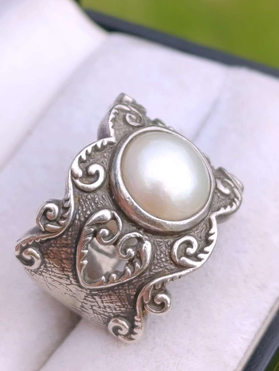 Vintage Elegant Sterling Mabe Pearl Ring
