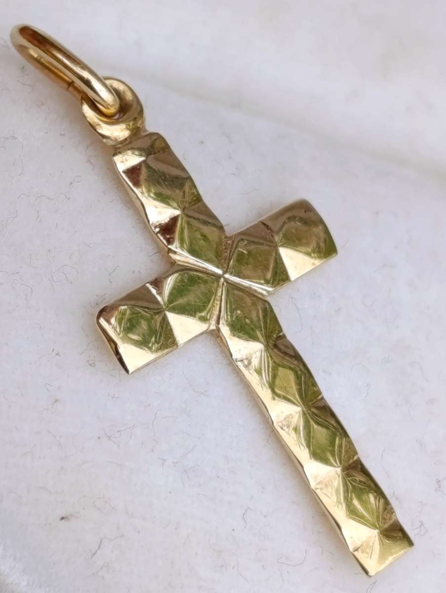 9ct Gold Raised Geometric Design Cross
