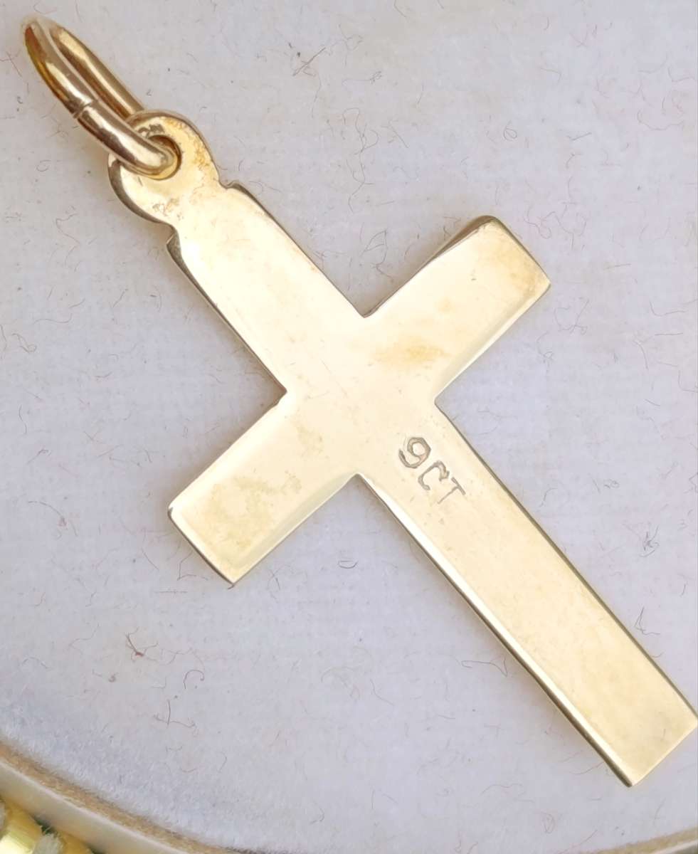 9ct Gold Raised Geometric Design Cross