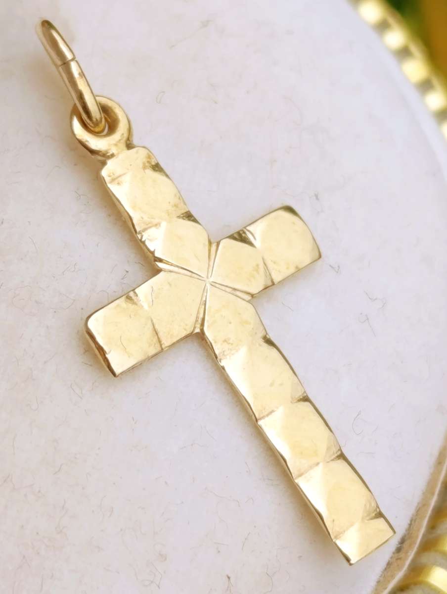 9ct Gold Raised Geometric Design Cross