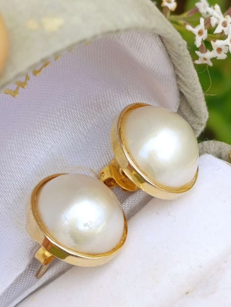 9ct Gold Vintage Mabe Pearl Earrings