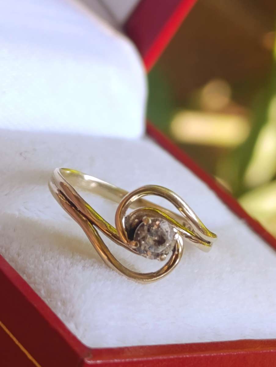 9ct Gold Twist Design Ring