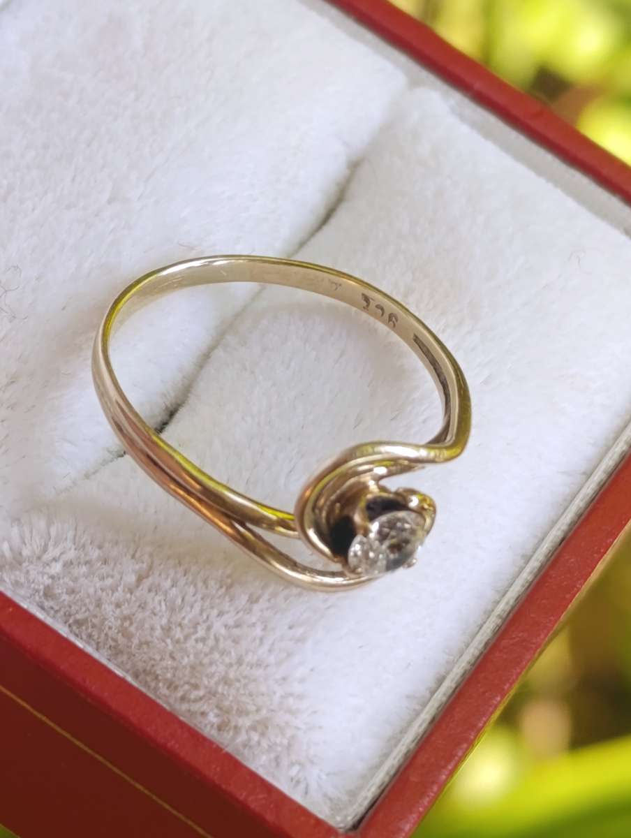 9ct Gold Twist Design Ring