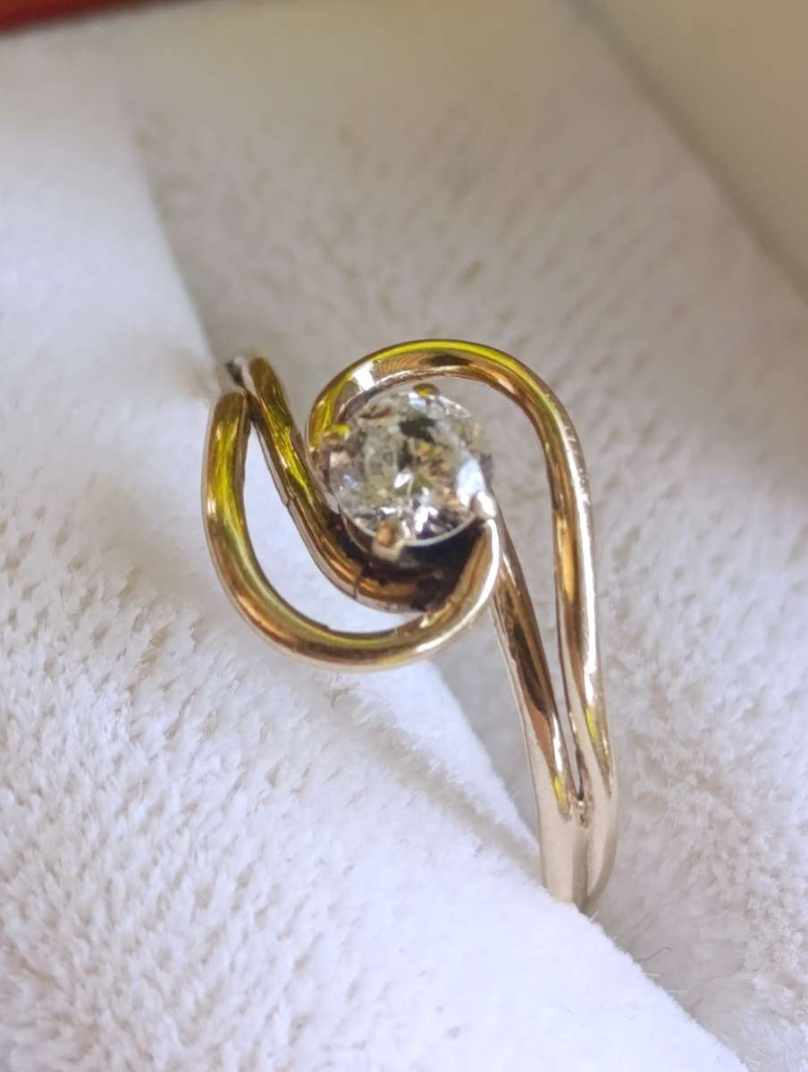 9ct Gold Twist Design Ring