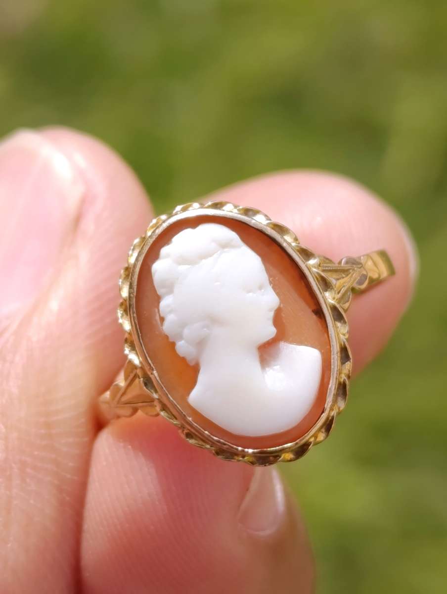 9ct Gold Vintage Cameo Ring