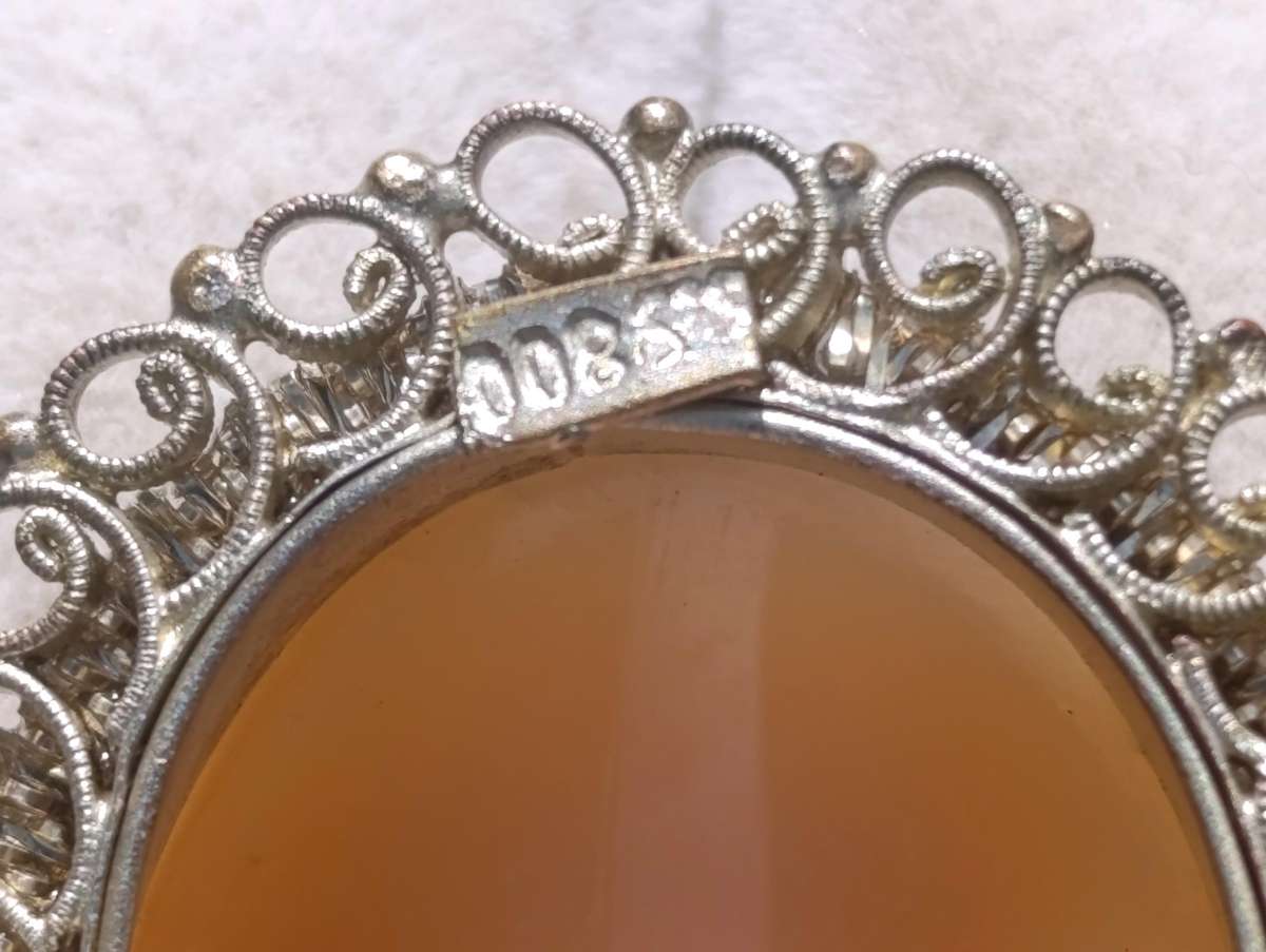 Vintage Cameo Pendant Brooch