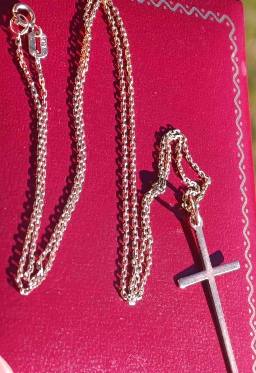 9ct Gold Cross & Chain Set