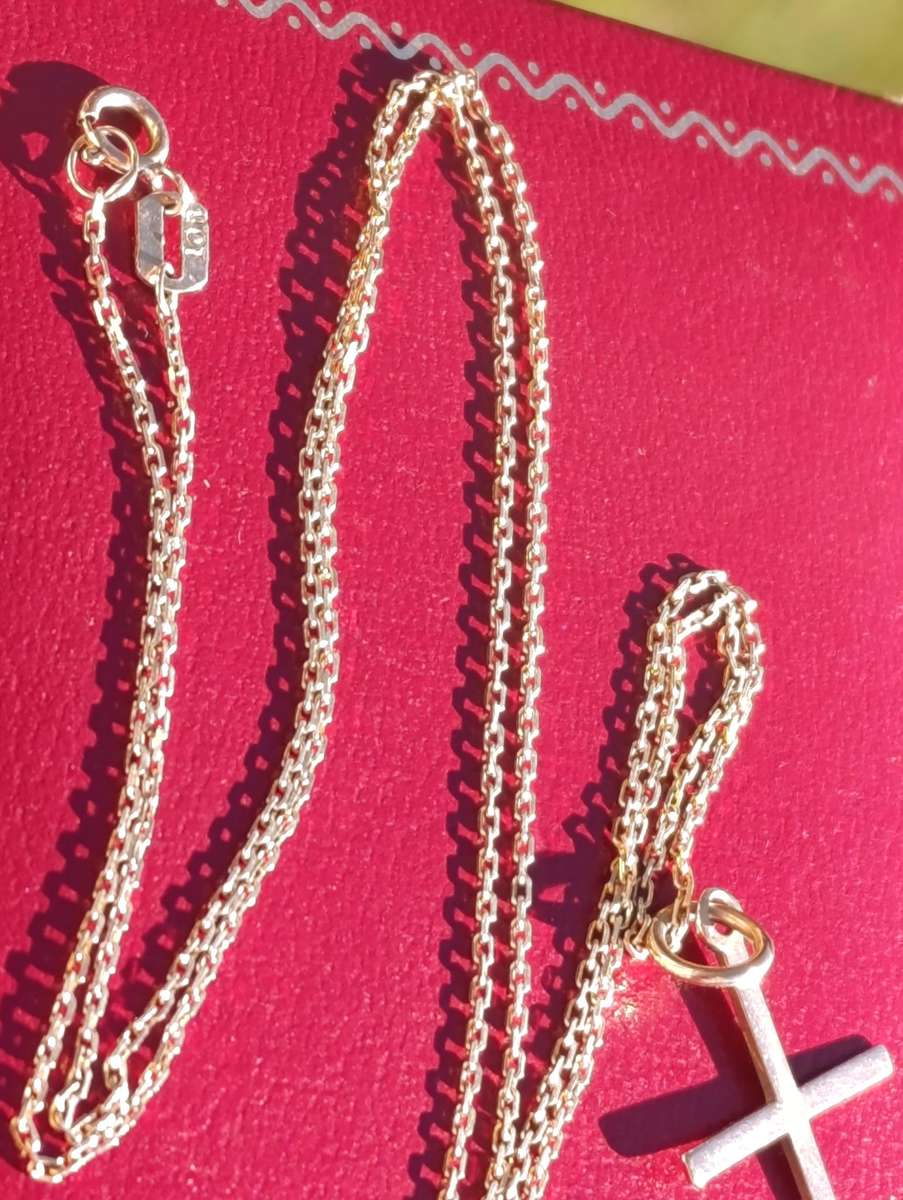 9ct Gold Cross & Chain Set
