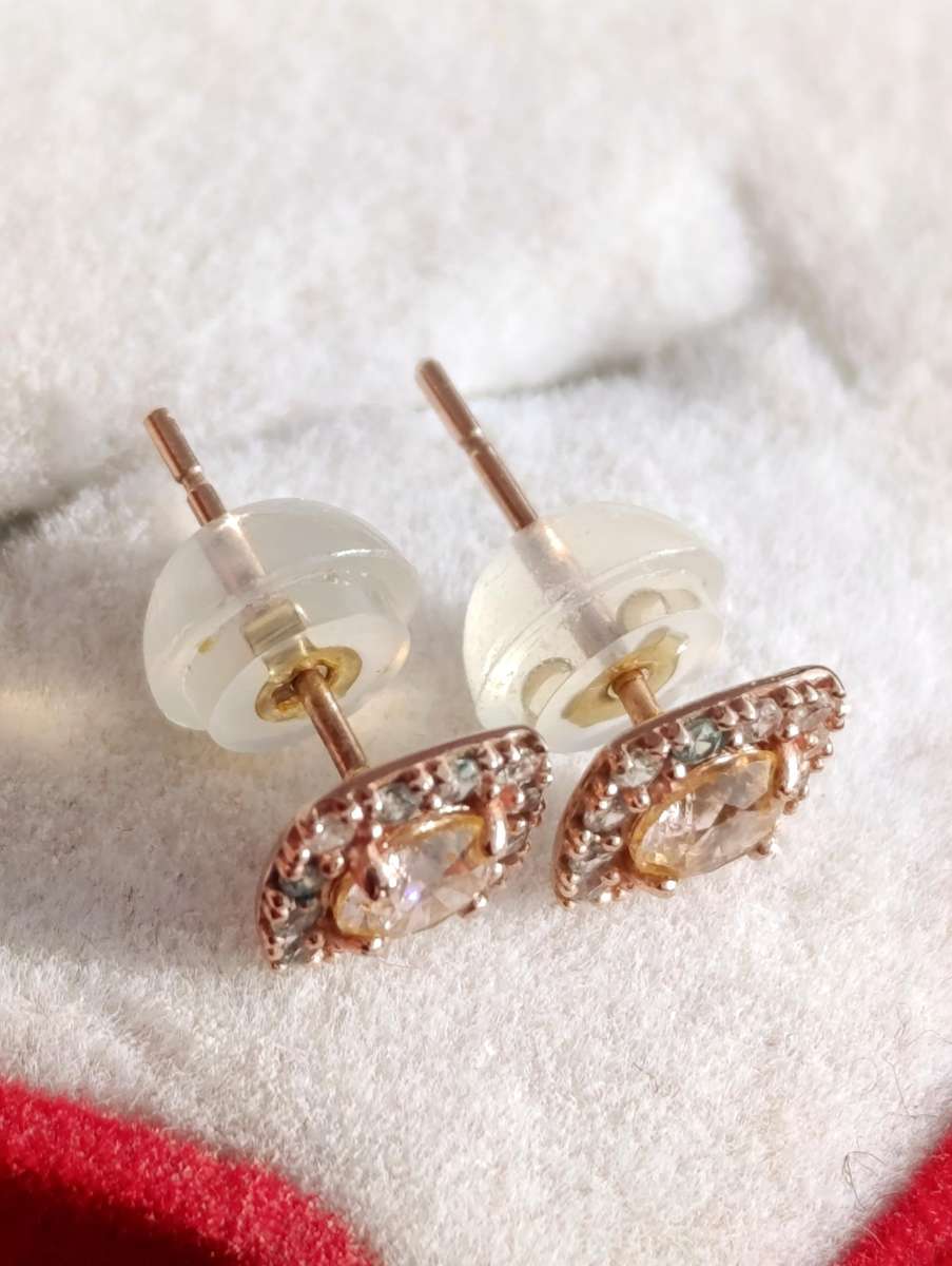 9ct Rosegold Diamond Studded Earrings