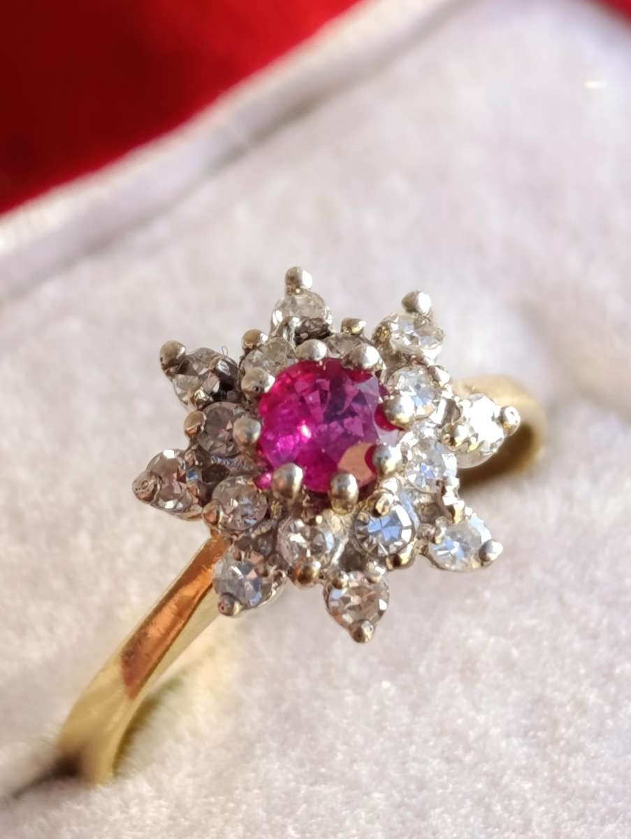 Estate 18ct Diamond Cluster Ruby Ring