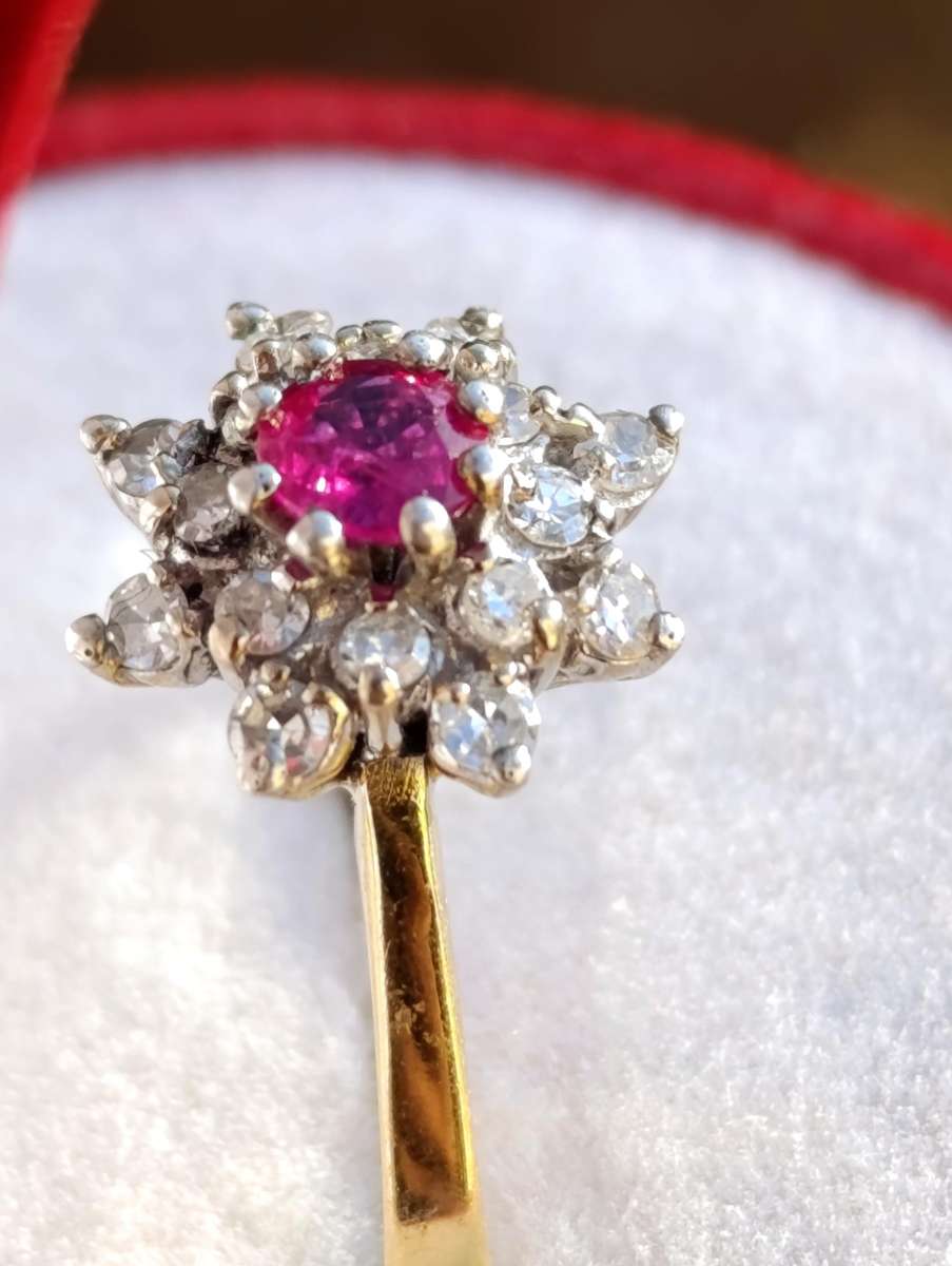 Estate 18ct Diamond Cluster Ruby Ring
