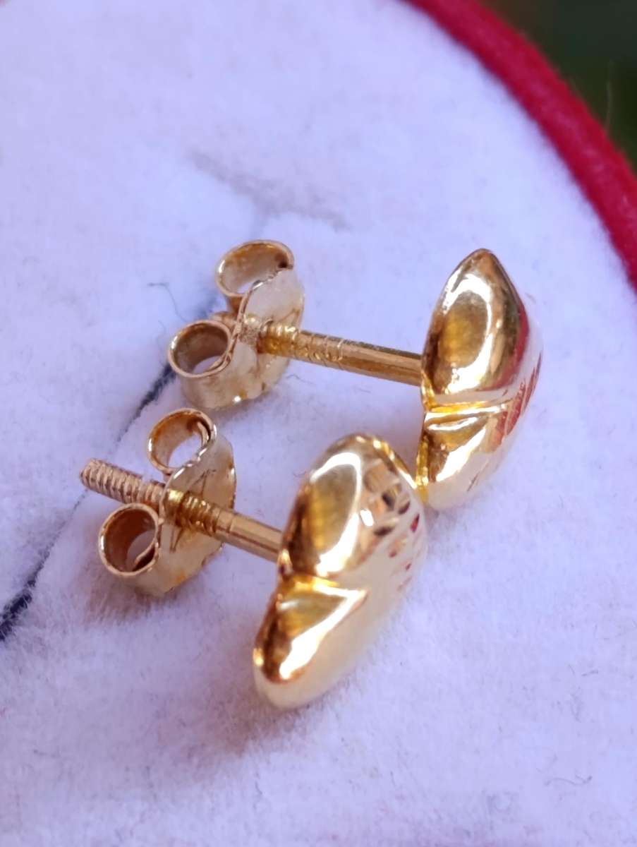 18ct Gold Vintage Heart Earrings