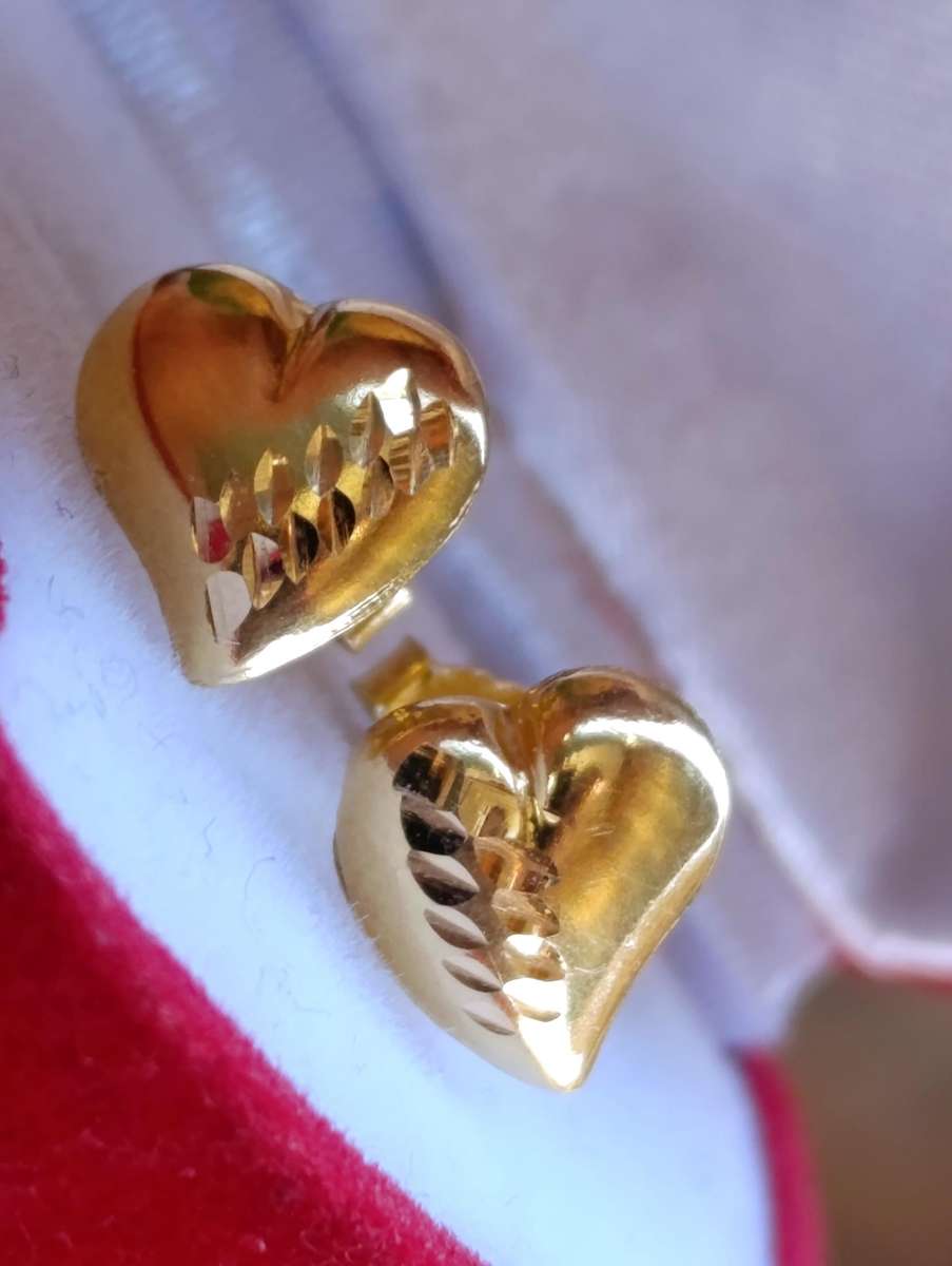 18ct Gold Vintage Heart Earrings