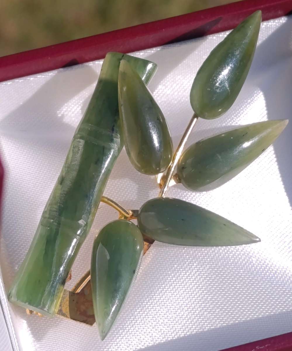 Vintage Green Nephrite Jade Brooch