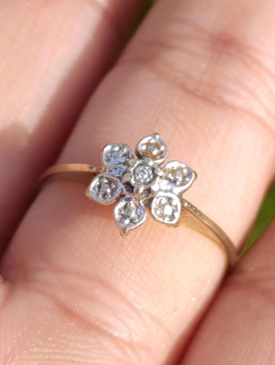 9ct Gold Diamond Flower Ring
