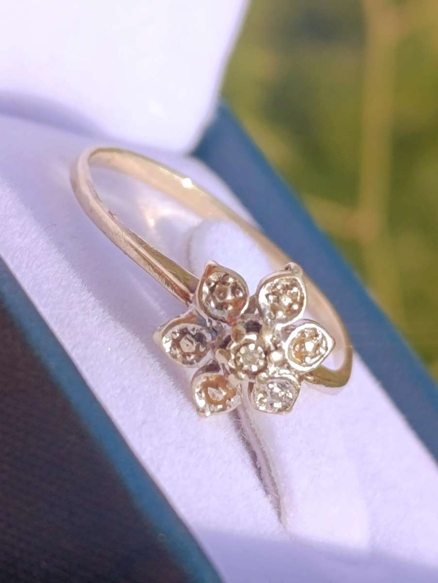 9ct Gold Diamond Flower Ring