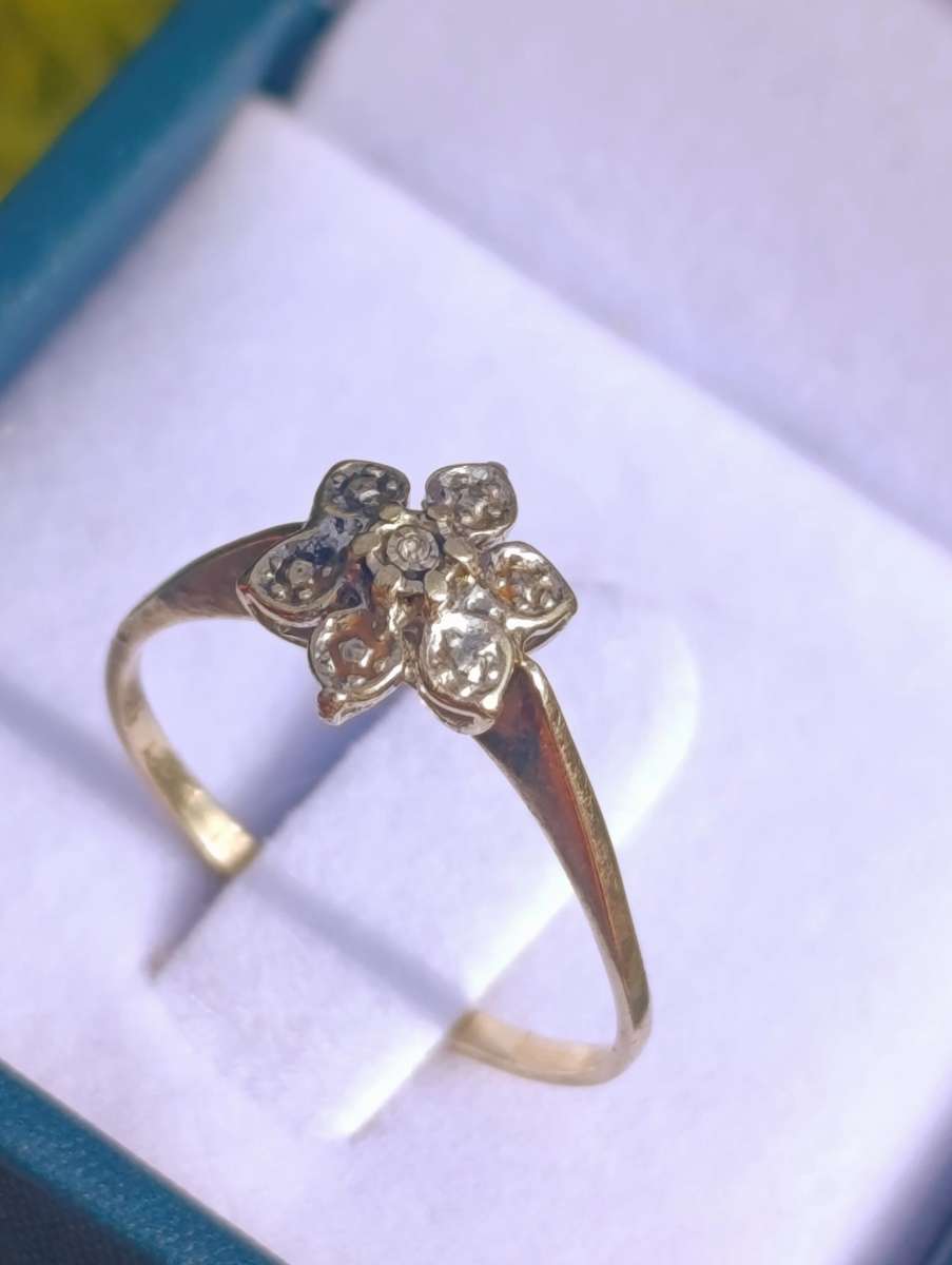 9ct Gold Diamond Flower Ring